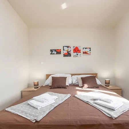 1 Bedroom Amazing In * Vir