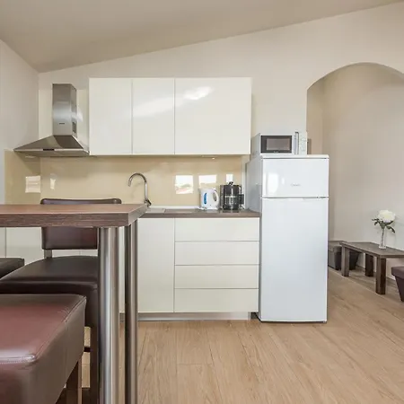 1 Bedroom Amazing In * Vir