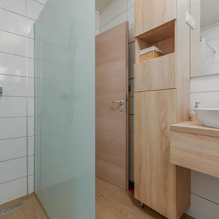 1 Bedroom Amazing In * Vir