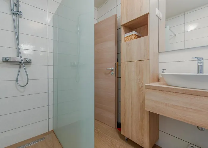 1 Bedroom Amazing In * Vir